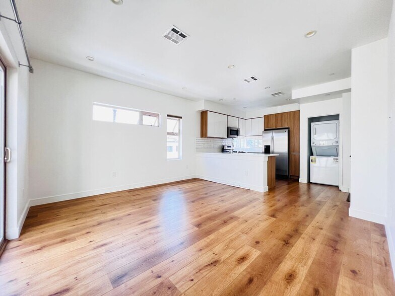 Building Photo - 1718 Miramar St