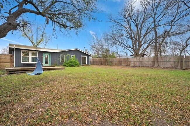 Building Photo - 2903 Pecan Cir