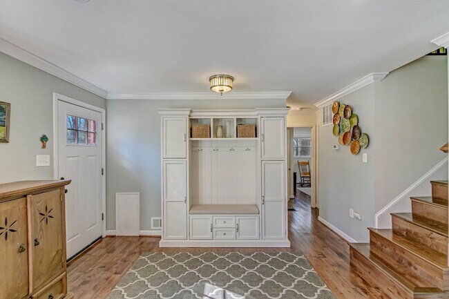 Building Photo - 6612 Kerns Rd