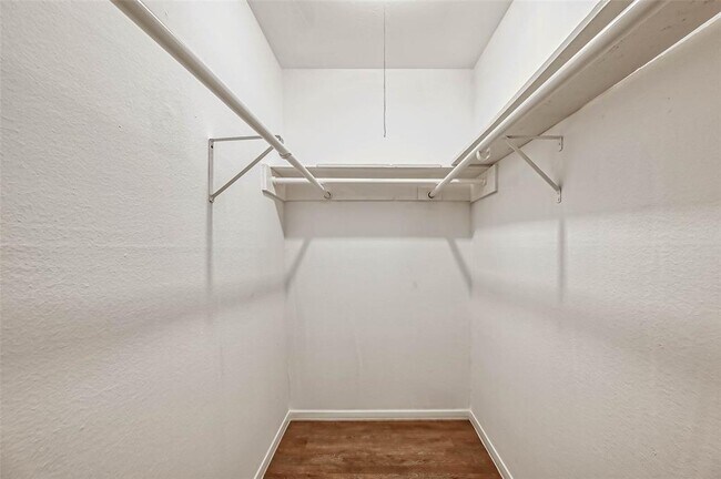 Building Photo - 8277 Kingsbrook Rd