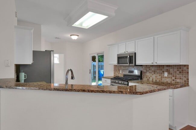 Building Photo - 6004 Mesa Verde Cir