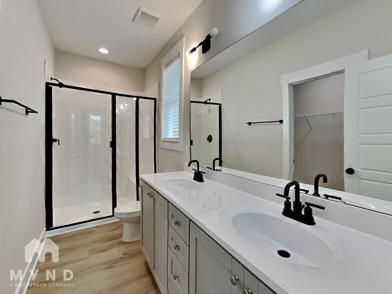 Building Photo - 907 East St