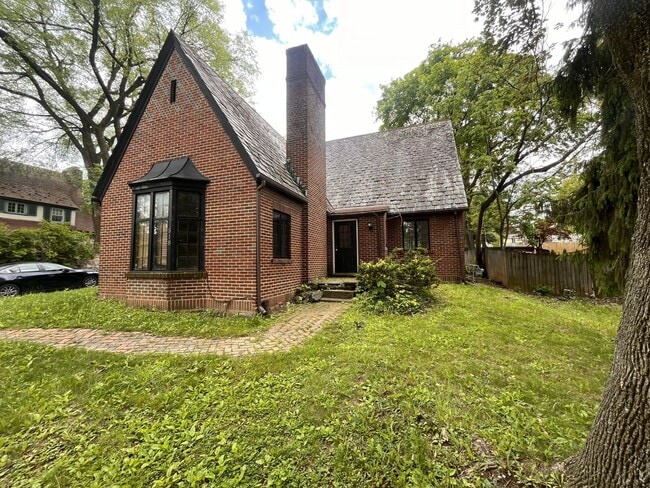 Primary Photo - 3-bedroom, 2-bath student house