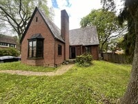Building Photo - 3-bedroom, 2-bath student house
