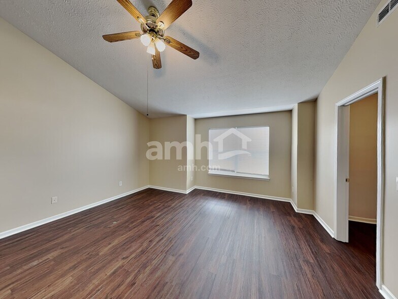 Building Photo - 6702 Meadow View Ct