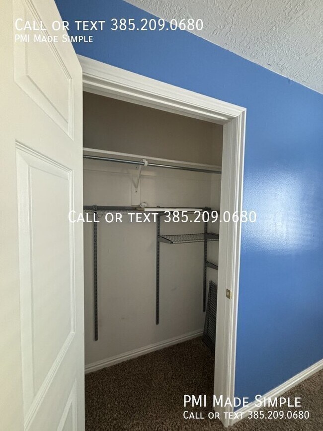 Building Photo - 3371 E Ridge Rte Rd