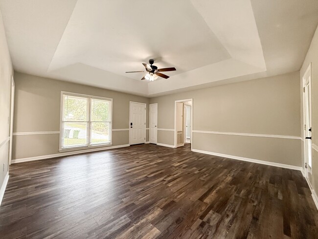 Building Photo - 5001 Sequoia Dr