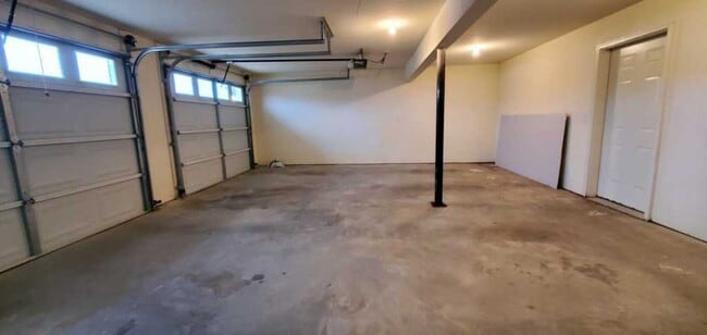 Building Photo - Home near FLW!