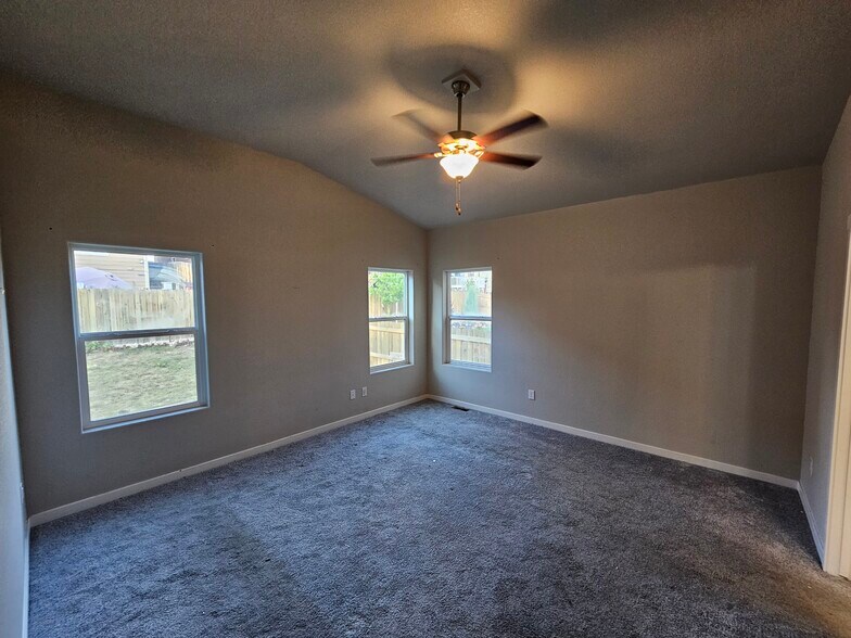 Building Photo - 6170 Vickie Ln