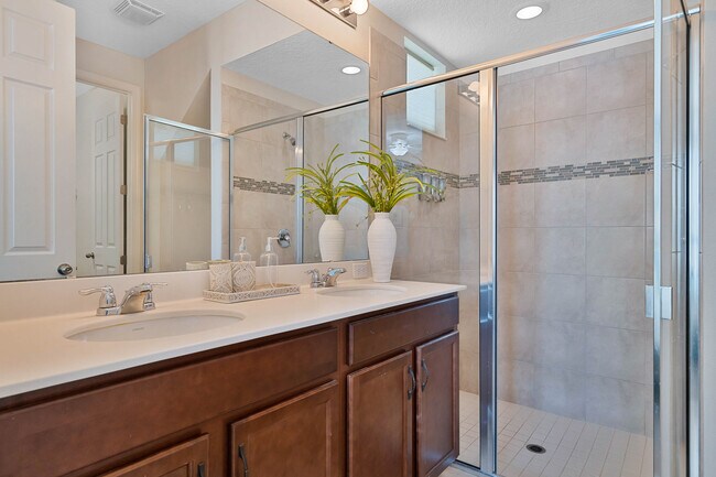 Building Photo - 1547 Carey Palm Cir