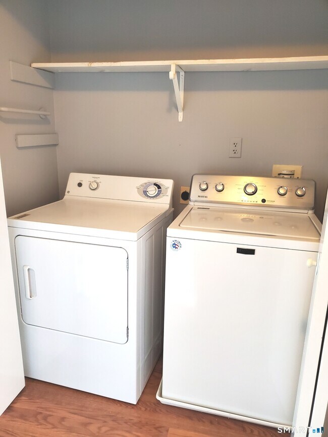 Building Photo - 137 Knowles Ave