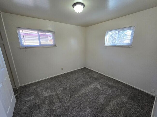 Building Photo - Charming 3 Bedroom Home with Bonus Living Space in Sparks