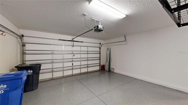 Building Photo - 17034 Yellow Pine St