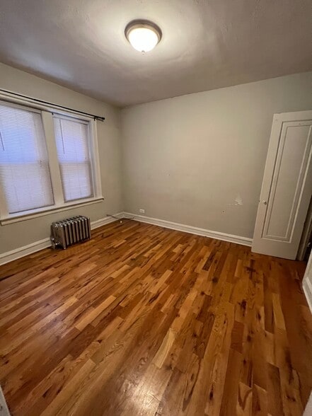 Building Photo - 5042 N Wolcott Ave