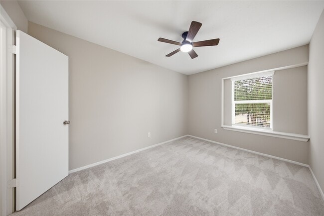 Building Photo - 21 Oldstream Ct