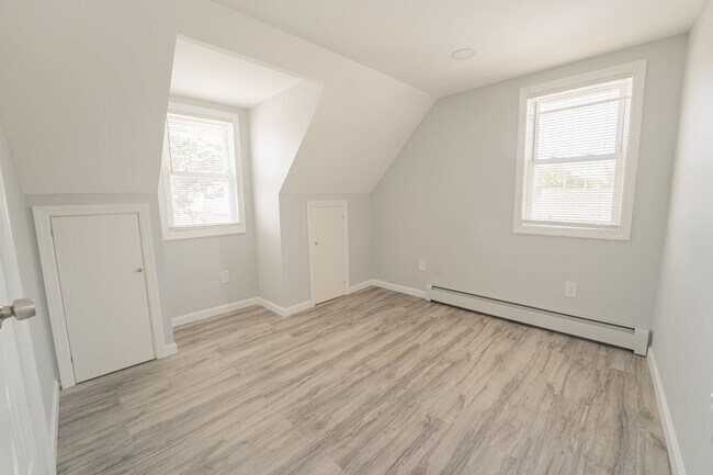 Building Photo - 183 Commack Rd