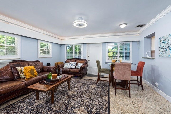 Building Photo - 145 SE 3rd Ave