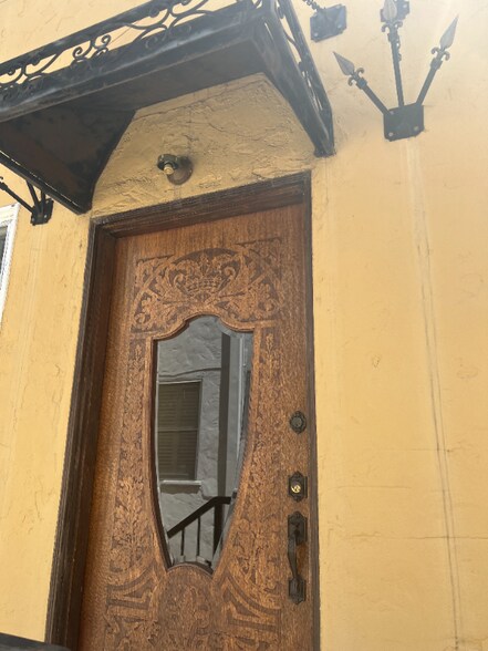 Building Photo - 325-327 S Detroit St