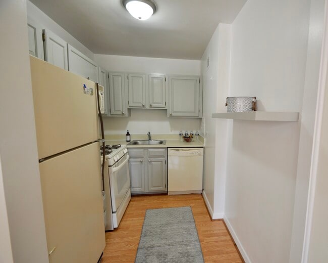 Kitchen - 3000 Spout Run Pkwy