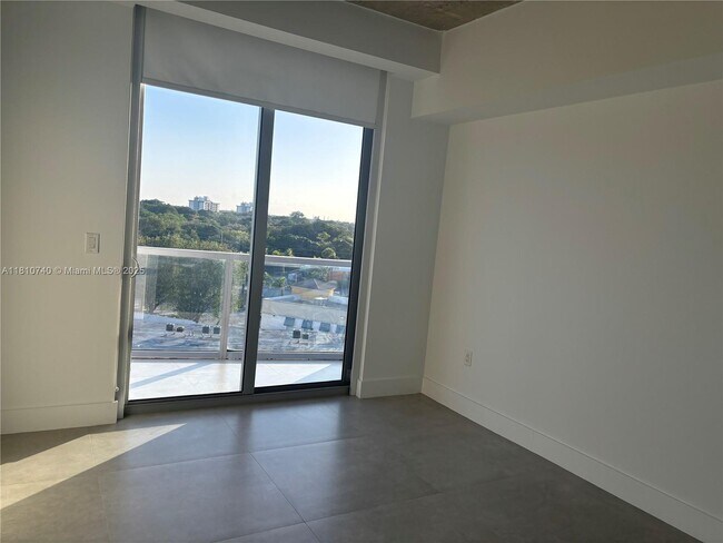 Building Photo - 13800 Highland Dr