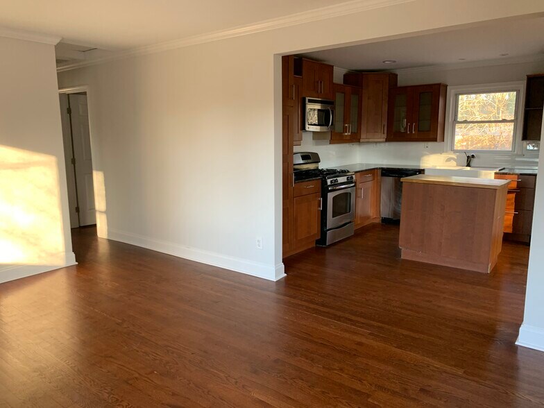 Open floor plan - 3733 Blandwood Dr