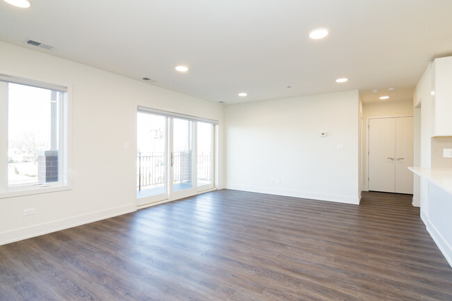 Building Photo - 1212 Vine Ave