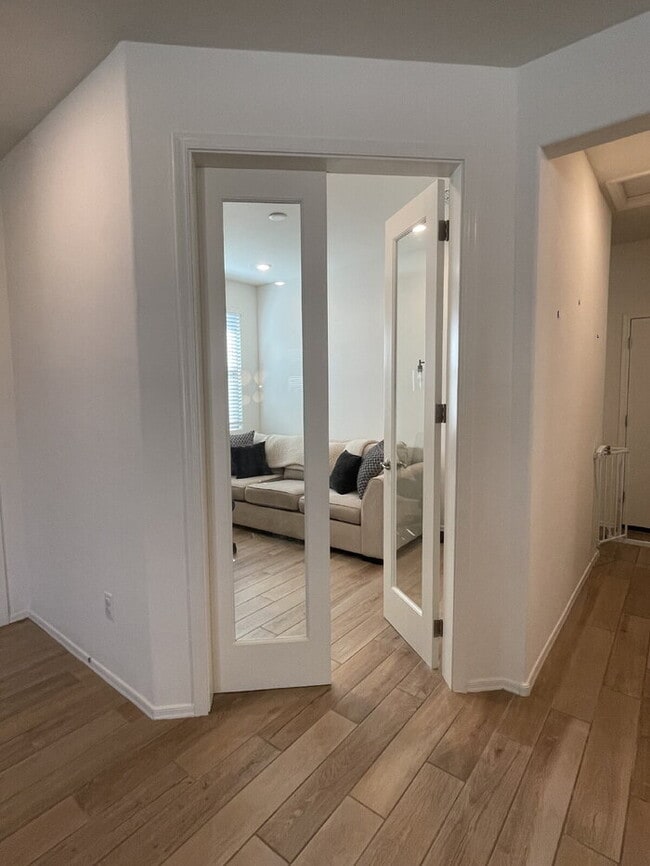Building Photo - NEWER HOME (less than two years old) IN RA...