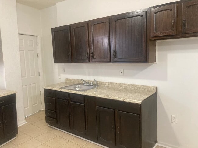 Building Photo - Welcome home to this charming 2-bedroom gem on St. Benedict Street!