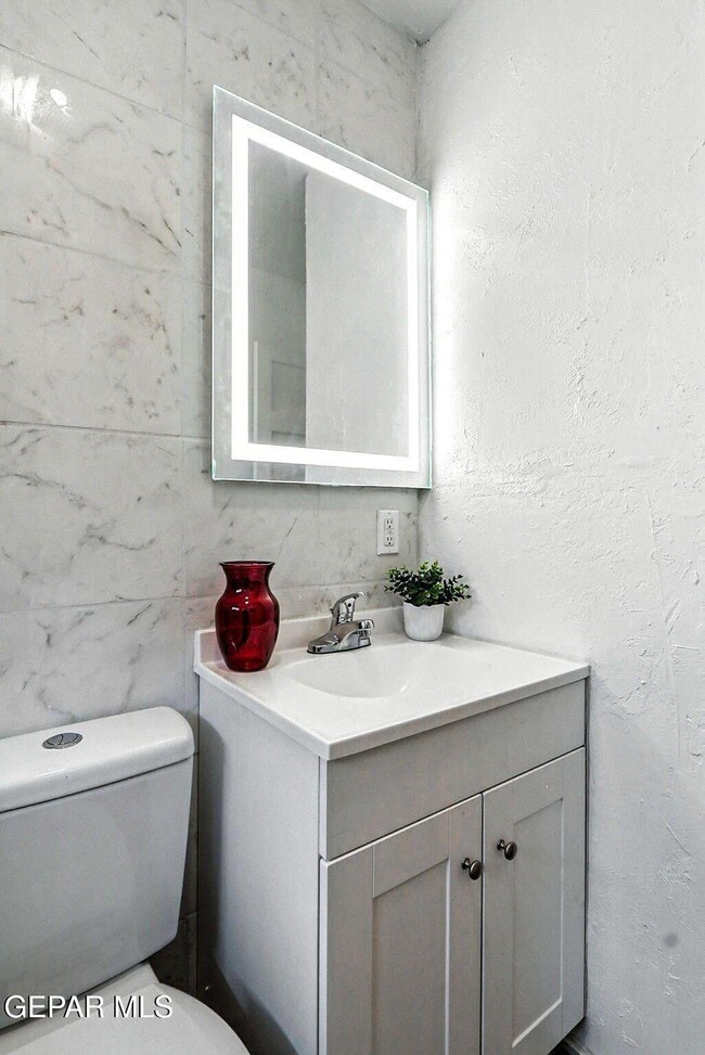 Building Photo - 5912 Cleveland Ave