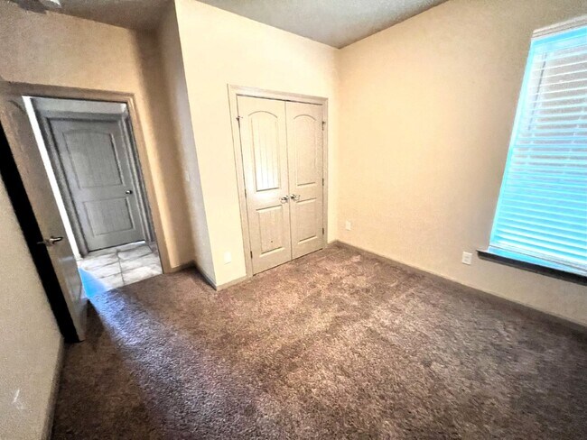 Building Photo - "Desirable 3-Bedroom Home with Guest Suite in Pelican Lakes - A Must-See Rental Property!"