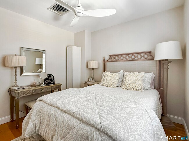 Building Photo - 41 Hillside Ave