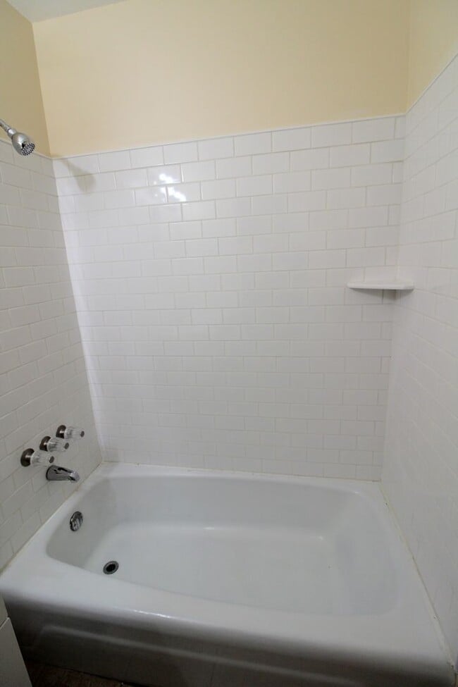 Building Photo - Renovated 2 bedroom Townhome in Belmont!