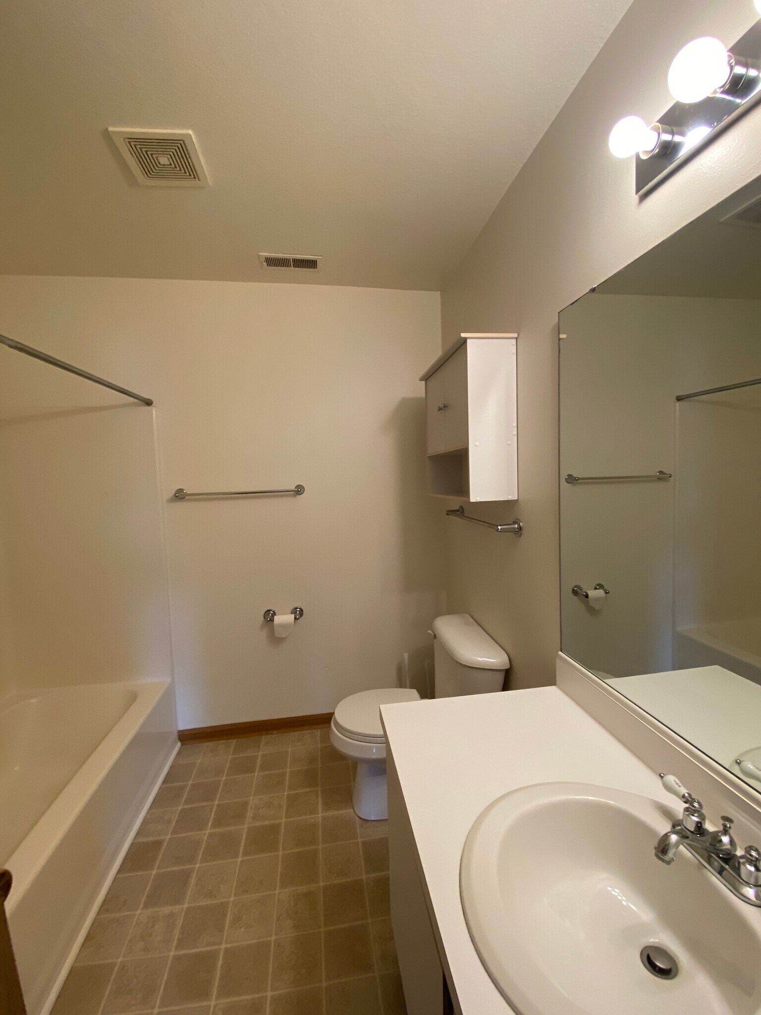 Building Photo - 7483 Crosscreek Dr