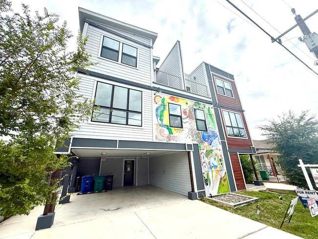 Building Photo - AVAILABLE NOW! Jaw Dropping 3 Story 3 Bedr...