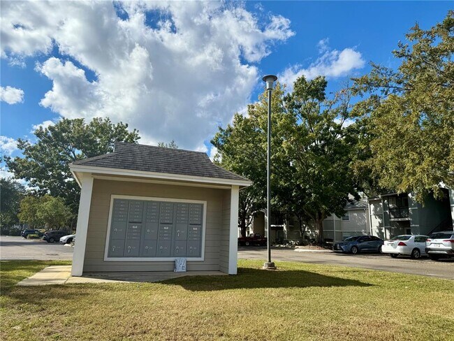 Building Photo - 3705 SW 27th St