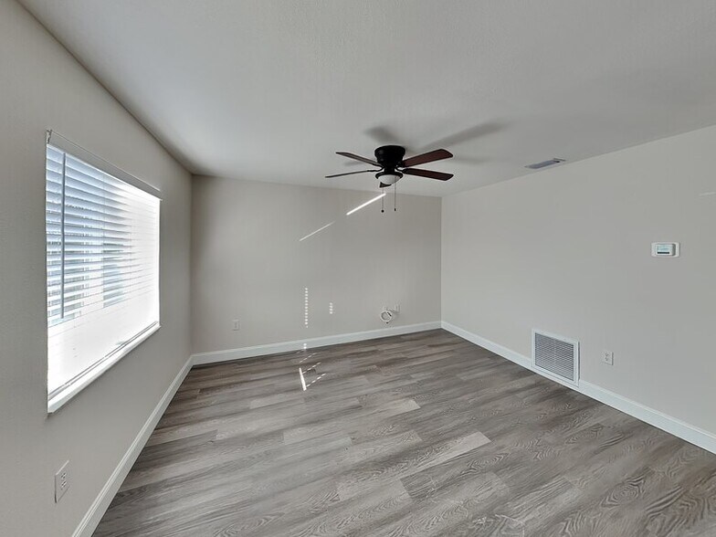 Building Photo - 536 Charles Ct