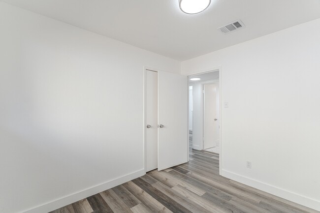 Building Photo - 10126 Pine Moss Dr