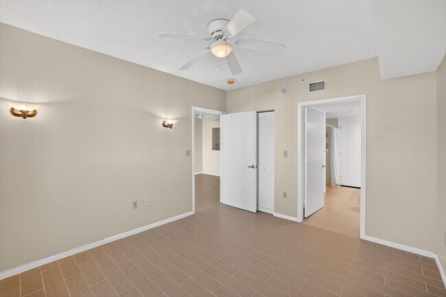 Building Photo - 3020 NE 32nd Ave