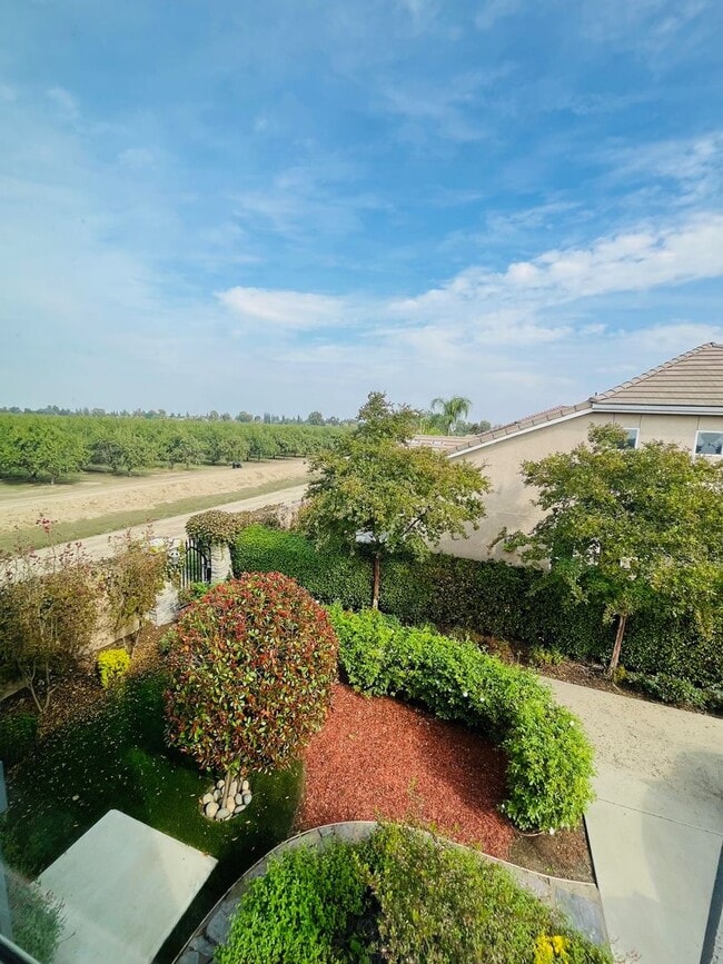 Building Photo - Beautiful, freshly renovated home in Avalo...