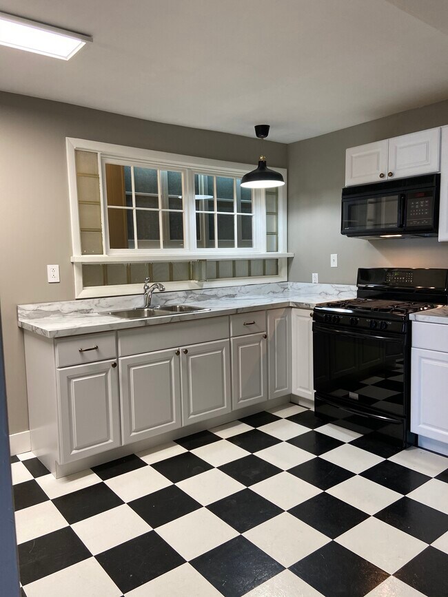Kitchen - 144 S Broadway St