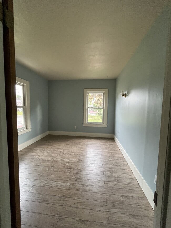 Building Photo - 9 Cowing St