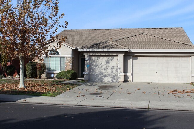 Primary Photo - Back On the Rental Market And Ready To Go ...