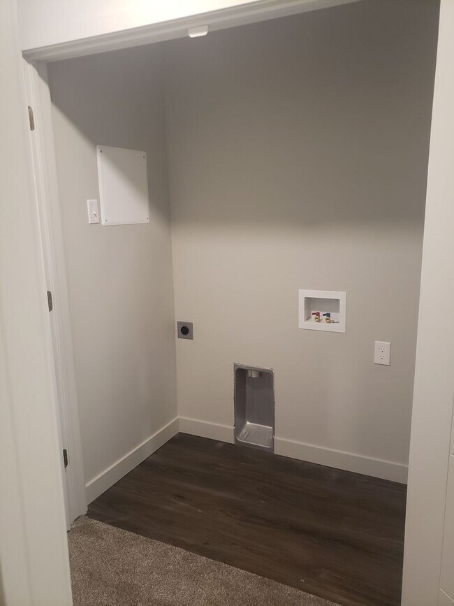 Building Photo - 2nd Floor 2bed 1 Bath in Springville!