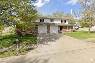 Building Photo - 2302-2302 Hollyhock Dr