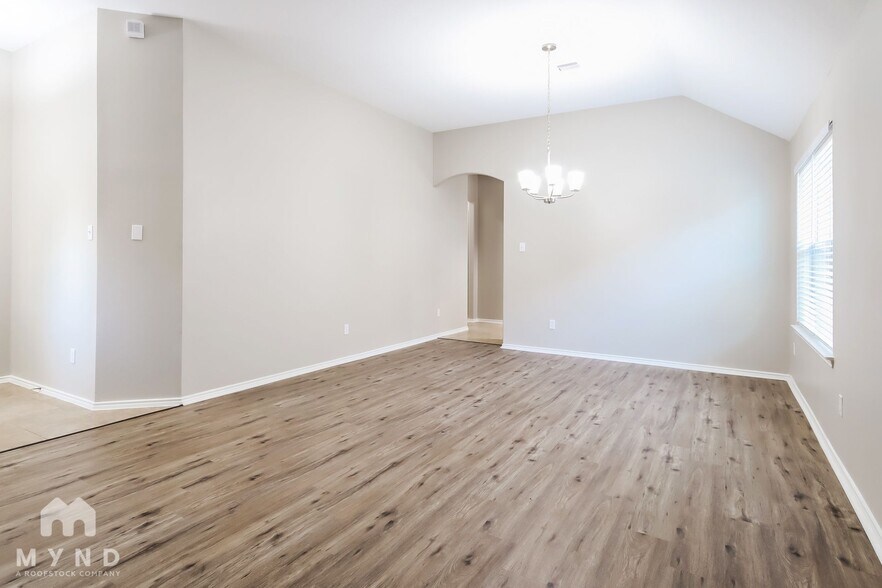 Building Photo - 4709 Meadow Way Dr