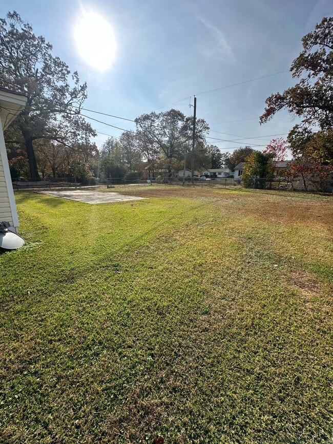 Building Photo - 3001 Jefferson Ave