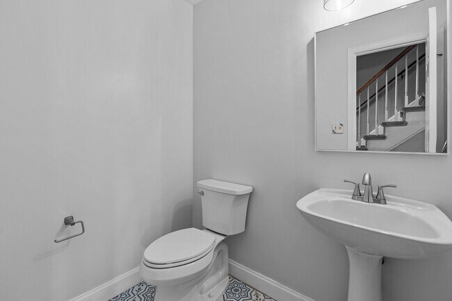 Building Photo - Charming 4-Bedroom Home for Rent in Chesapeake
