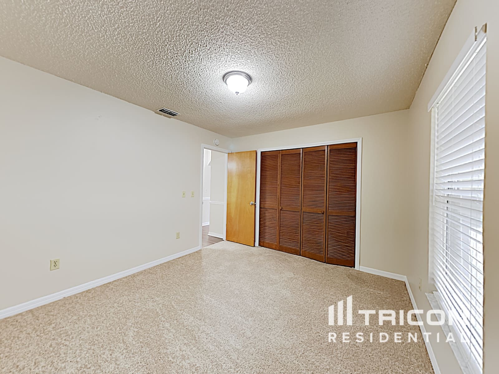 Building Photo - 106 Heather Ln Dr