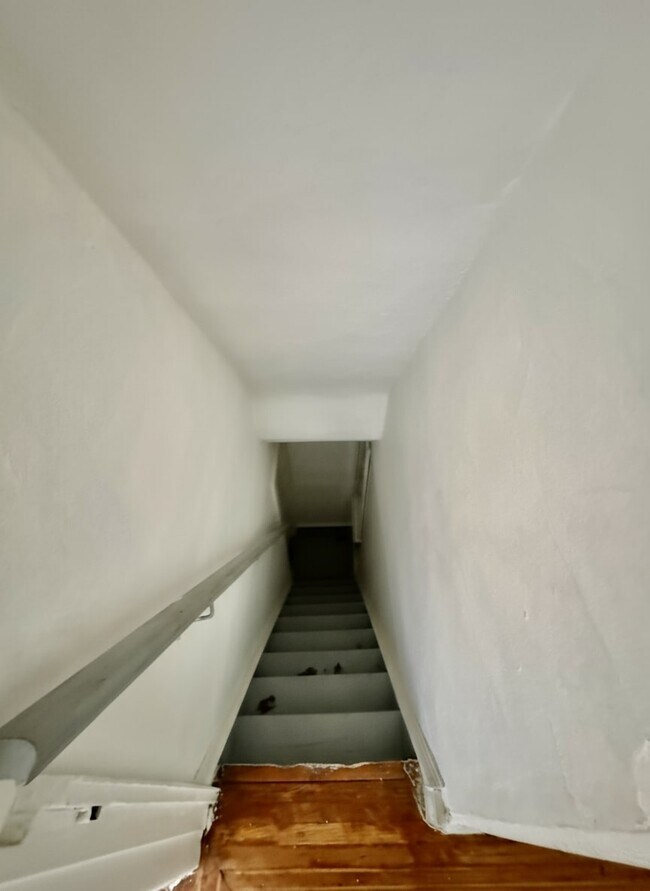 Building Photo - 5933 Chester Ave