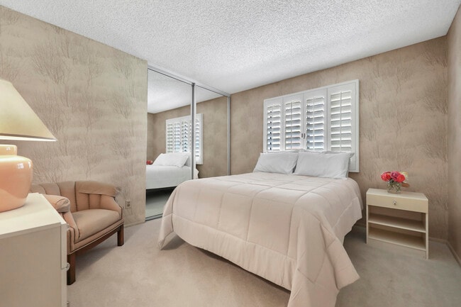 Building Photo - 175 Gran Via